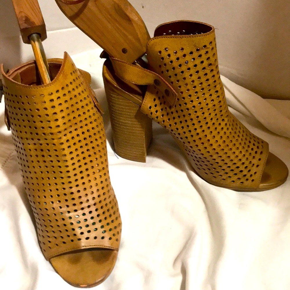 🐥Stacked heel neutral fab for summer Dolce by mojomoxy